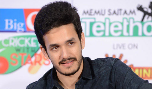 akhil akkineni,v.v.vinayak movie,akhil debut movie,akhil movie in spain.  స్పెయిన్‌ కబుర్లతో ఊరిస్తున్న అఖిల్‌..!